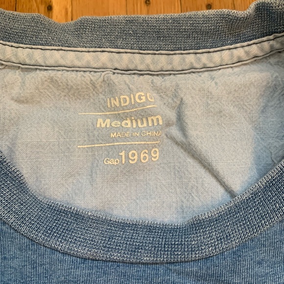Bundle of mens Gap 1969 denim colored pocket tees - Picture 6 of 6